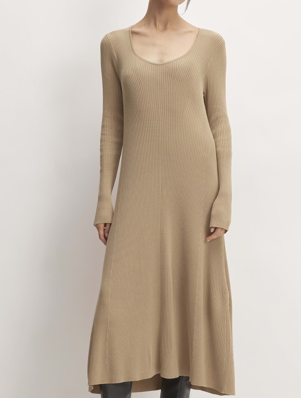 Everlane Ribbed Scoopneck Long-Sleeve Midi Dress in Taupe